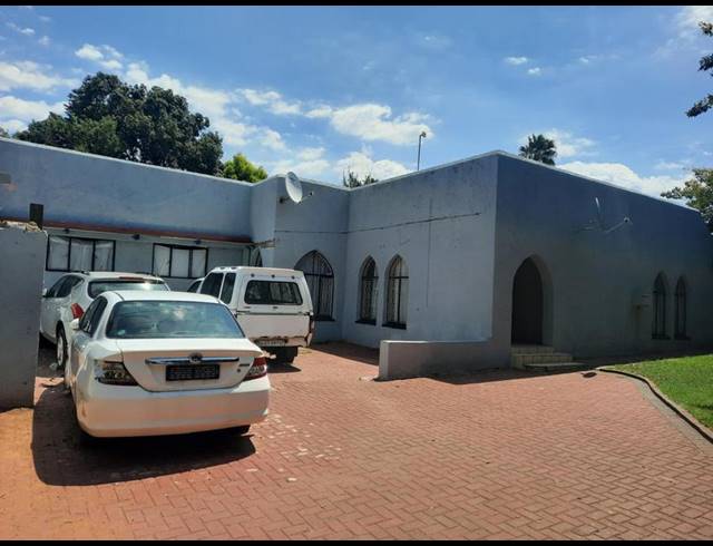 13 BEDROOM HOUSE FOR SALE IN VANDERBIJLPARK SE 7